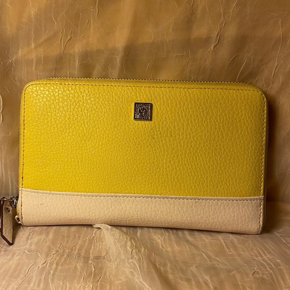 Anne Kline yellow & white colored w/zippered around closure (some discoloration)